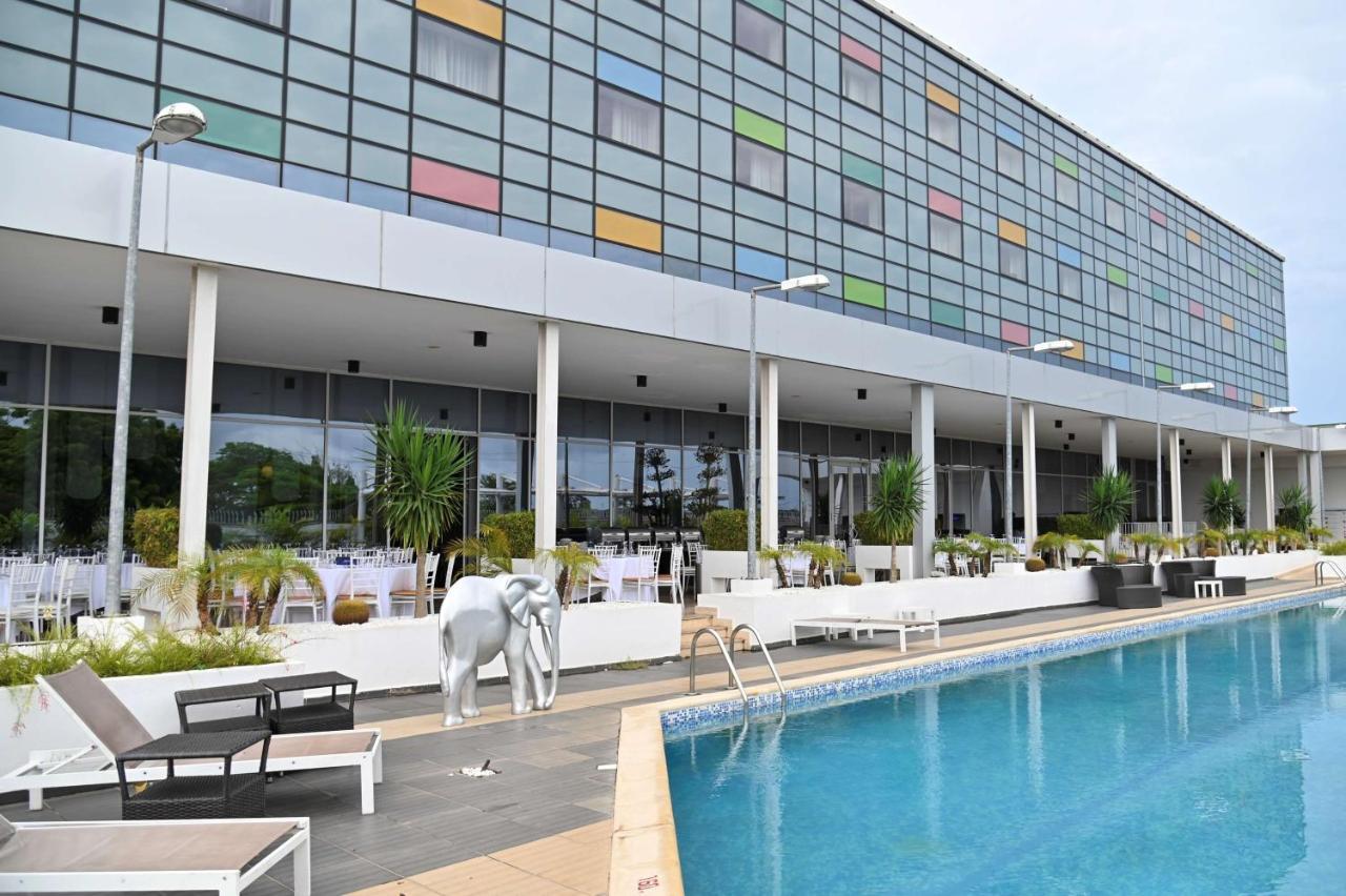 Radisson Blu Hotel, Abidjan Airport Exterior photo