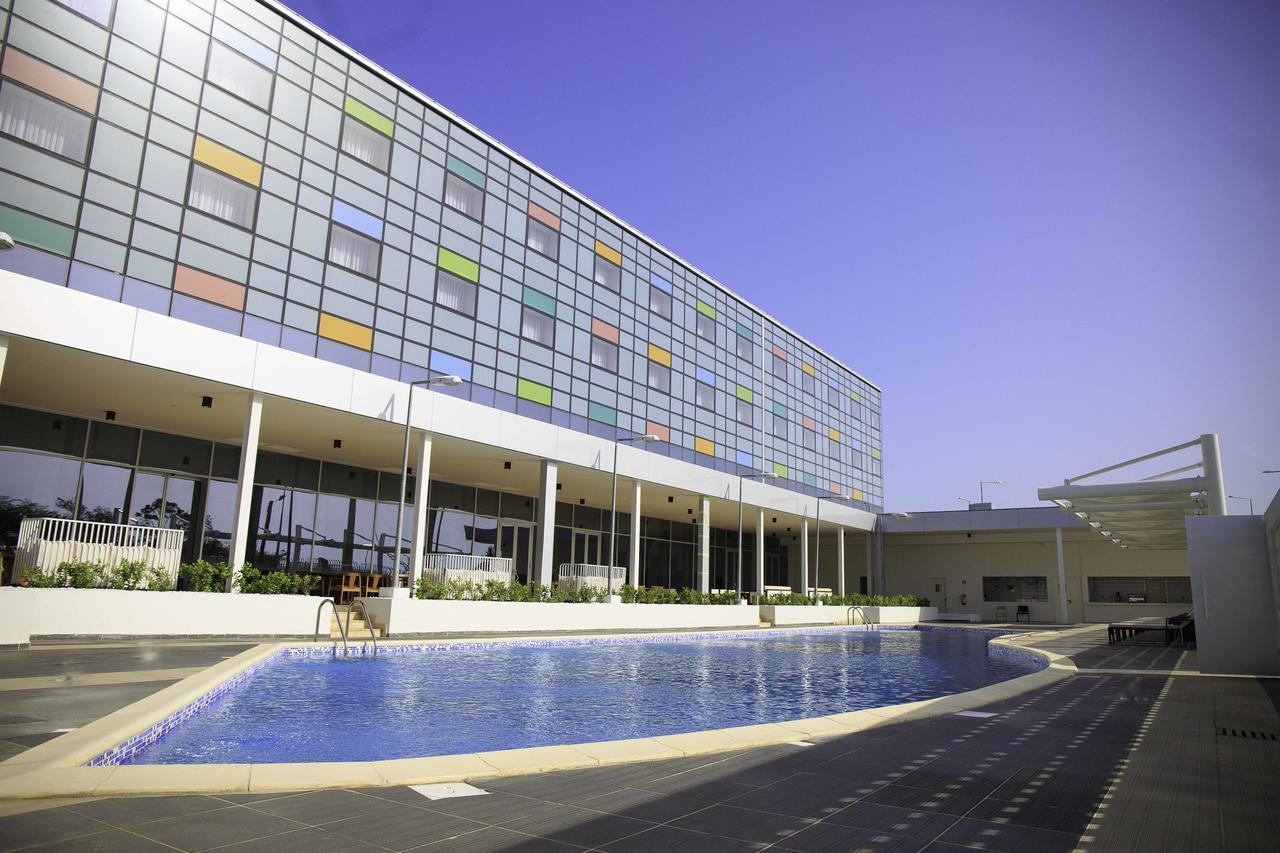 Radisson Blu Hotel, Abidjan Airport Exterior photo