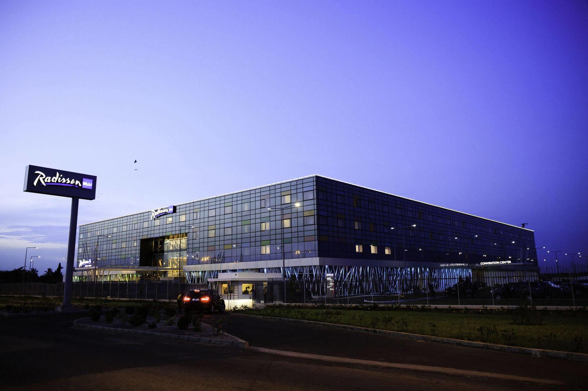 Radisson Blu Hotel, Abidjan Airport Exterior photo