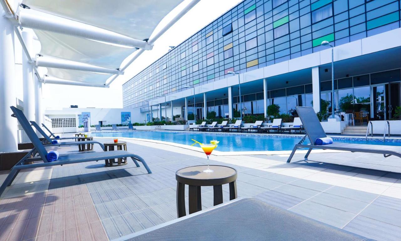 Radisson Blu Hotel, Abidjan Airport Exterior photo